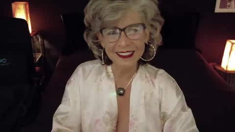 Snapshot of milf_ette chatting on April 26, 5:43 pm Fabiola online show from April 26, 5:43 pm