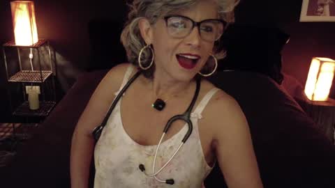 Snapshot of milf_ette chatting on May 7, 1:11 am Fabiola online show from May 7, 1:11 am