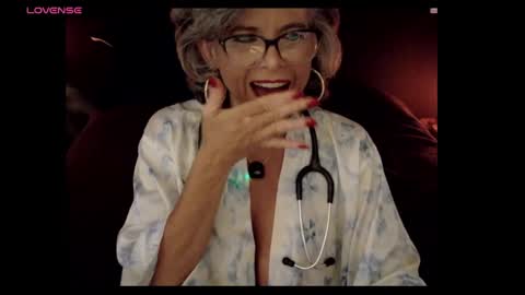 Snapshot of milf_ette chatting on May 9, 11:10 pm Fabiola online show from May 9, 11:10 pm
