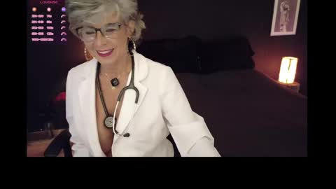 Snapshot of milf_ette chatting on May 18, 10:48 pm Fabiola online show from May 18, 10:48 pm