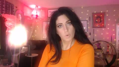 Snapshot of milf_lacey chatting on June 23, 8:40 pm Milf Lacey online show from June 23, 8:40 pm