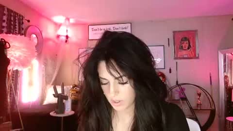 Snapshot of milf_lacey chatting on July 14, 10:37 pm Milf Lacey online show from July 14, 10:37 pm