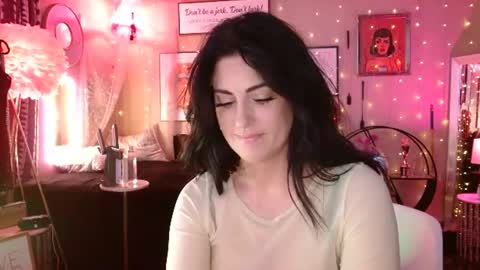 Snapshot of milf_lacey chatting on July 15, 9:42 pm Milf Lacey online show from July 15, 9:42 pm