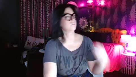 Snapshot of milf_lacey chatting on July 19, 9:29 pm Milf Lacey online show from July 19, 9:29 pm