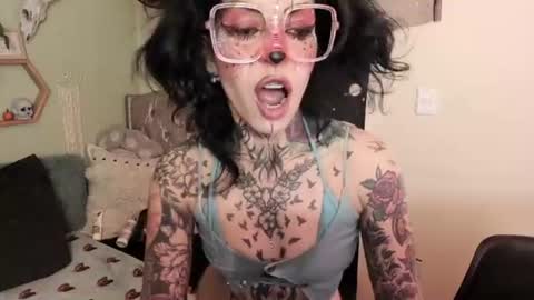 Isabella online show from July 9, 1:59 pm