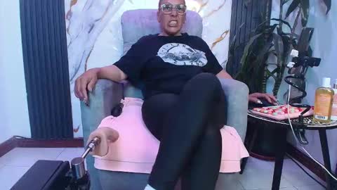 Snapshot of milf_sikiu chatting on April 23, 1:29 am milf sikiu online show from April 23, 1:29 am