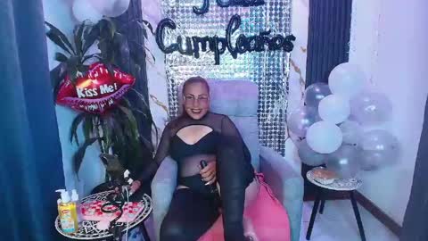 Snapshot of milf_sikiu chatting on April 23, 10:45 pm milf sikiu online show from April 23, 10:45 pm