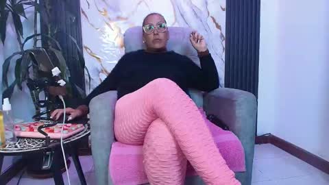Snapshot of milf_sikiu chatting on April 27, 2:42 am milf sikiu online show from April 27, 2:42 am