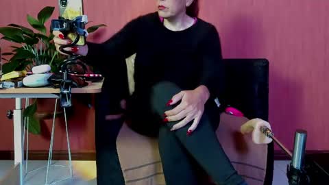 Snapshot of milf_sikiu chatting on June 9, 9:48 pm milf sikiu online show from June 9, 9:48 pm