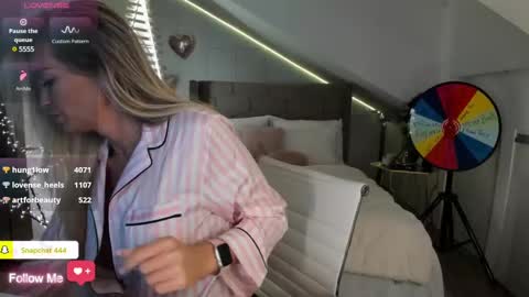 Snapshot of milfblondy chatting on January 13, 1:34 am Ingrid online show from January 13, 1:34 am