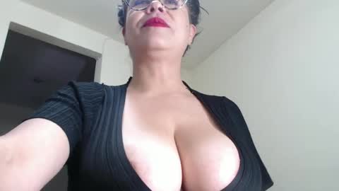 Snapshot of milfcamila367608 chatting on July 2, 10:32 am camila online show from July 2, 10:32 am