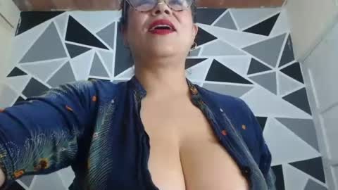 Snapshot of milfcamila367608 chatting on July 16, 10:32 am camila online show from July 16, 10:32 am