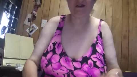 Snapshot of milfmichelle69 chatting on April 3, 5:55 pm milfmichelle69 online show from April 3, 5:55 pm