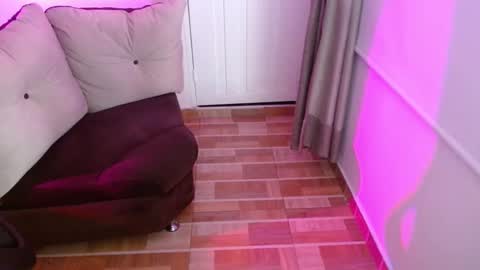 Snapshot of milfrosalie chatting on March 5, 12:16 am Rosalie  online show from March 5, 12:16 am