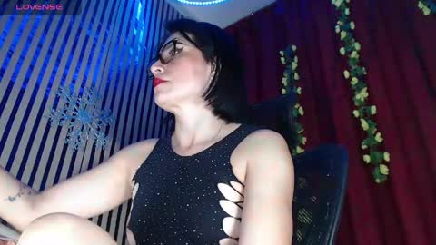 Snapshot of milfsexx_ chatting on May 13, 11:33 pm Andrea online show from May 13, 11:33 pm