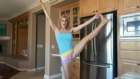 Snapshot of milfyogi chatting on July 15, 4:01 pm milfyogi online show from July 15, 4:01 pm