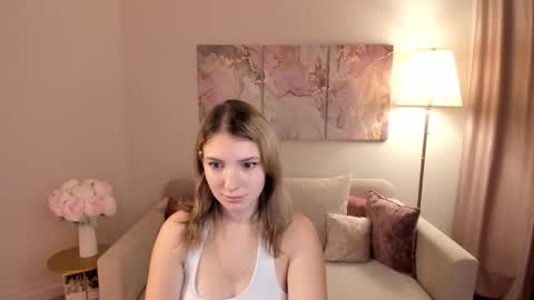 Snapshot of milinafox chatting on October 9, 1:36 am milinafox online show from October 9, 1:36 am