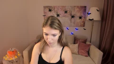 Snapshot of milinafox chatting on October 19, 1:06 am milinafox online show from October 19, 1:06 am