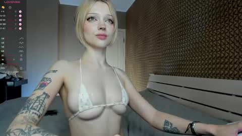 Snapshot of milinamarvelous chatting on May 3, 5:13 am Mila 3 aka Deepthroat World Champion online show from May 3, 5:13 am