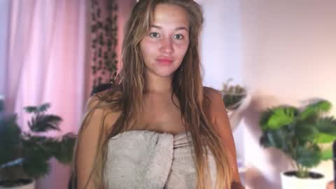 Snapshot of milk_bunny_ chatting on September 25, 9:02 am milk_bunny_ online show from September 25, 9:02 am