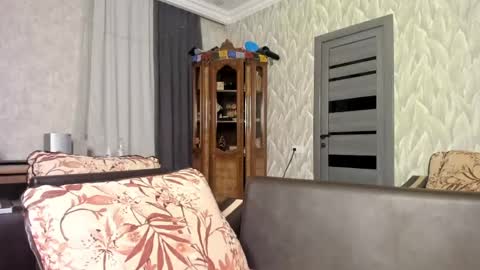 Snapshot of milkiwy chatting on May 9, 10:48 pm Isaac online show from May 9, 10:48 pm