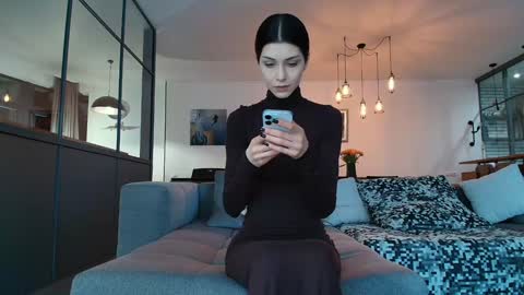 milla bella online show from March 7, 7:00 pm