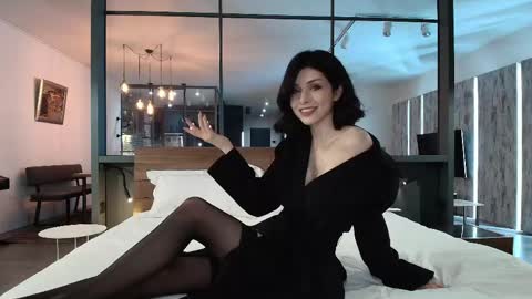 milla bella online show from April 14, 8:37 pm