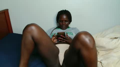 Snapshot of milla_nova chatting on November 9, 3:05 am nova online show from November 9, 3:05 am