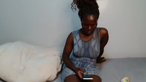 Snapshot of milla_nova chatting on December 19, 12:01 pm nova online show from December 19, 12:01 pm