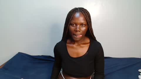 Snapshot of milla_nova chatting on January 10, 2:02 am nova online show from January 10, 2:02 am