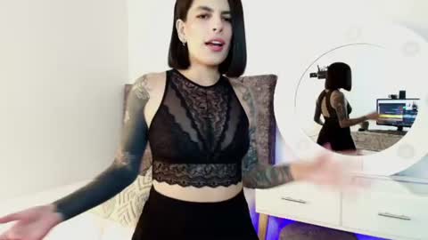 Snapshot of milla_pixxie chatting on July 4, 12:50 am Milagros online show from July 4, 12:50 am