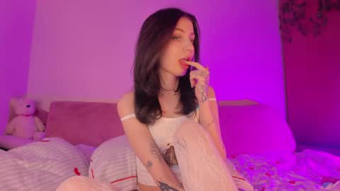 Snapshot of milla_remmy chatting on April 22, 12:02 am Milla online show from April 22, 12:02 am