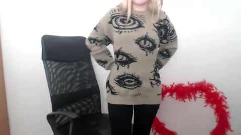 Snapshot of millaloveli chatting on February 23, 8:12 am millaloveli online show from February 23, 8:12 am