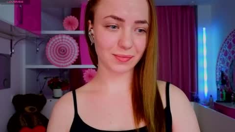 Snapshot of millana_hot chatting on April 15, 9:15 pm Milana online show from April 15, 9:15 pm