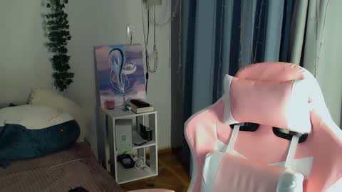 Milla online show from December 2, 9:28 pm