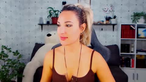 MillaXQueen online show from October 24, 4:25 pm