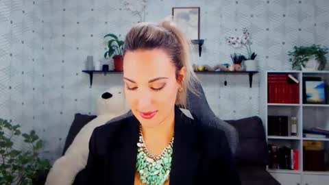 MillaXQueen online show from October 25, 3:18 pm