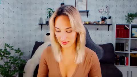 MillaXQueen online show from October 26, 2:56 pm