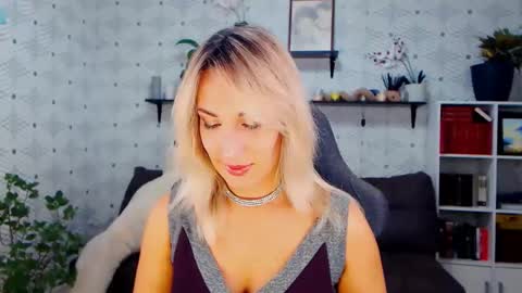 MillaXQueen online show from November 4, 2:16 pm