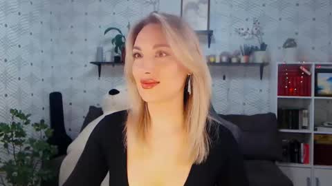 Snapshot of millaxqueen chatting on April 20, 3:04 pm MillaXQueen online show from April 20, 3:04 pm