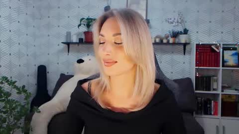 Snapshot of millaxqueen chatting on May 10, 1:16 pm MillaXQueen online show from May 10, 1:16 pm