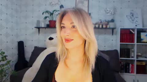 Snapshot of millaxqueen chatting on May 22, 1:39 pm MillaXQueen online show from May 22, 1:39 pm