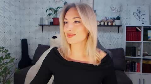 Snapshot of millaxqueen chatting on May 23, 7:24 am MillaXQueen online show from May 23, 7:24 am