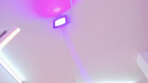 miller_vanessa_ online show from March 5, 11:27 pm