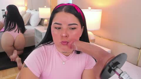 Snapshot of millerchloe chatting on May 6, 1:38 pm Chloe Miller online show from May 6, 1:38 pm