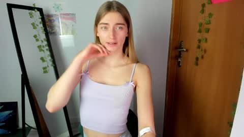 millie_lacroix online show from April 30, 9:37 am