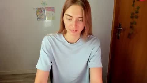 Snapshot of millie_lacroix chatting on July 5, 2:02 pm millie_lacroix online show from July 5, 2:02 pm