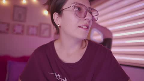 Snapshot of milly_kenner chatting on May 27, 7:33 pm MILLY online show from May 27, 7:33 pm