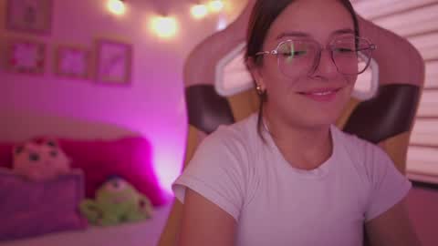 Snapshot of milly_kenner chatting on June 5, 8:47 pm MILLY online show from June 5, 8:47 pm