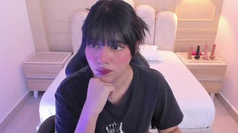 millyevans1 online show from April 22, 3:42 am